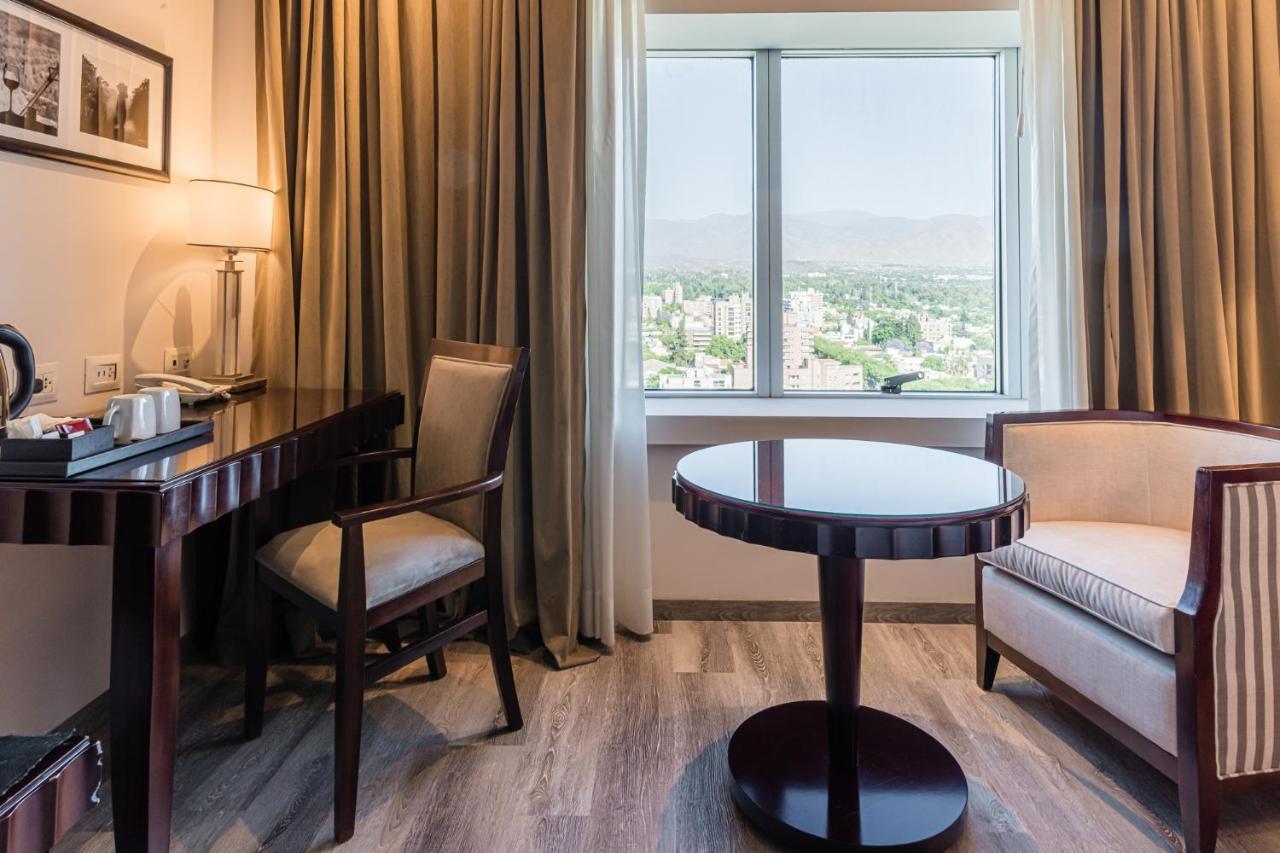 فندق ديبلوماتيك ميندوزا المظهر الخارجي الصورة A room at the hotel