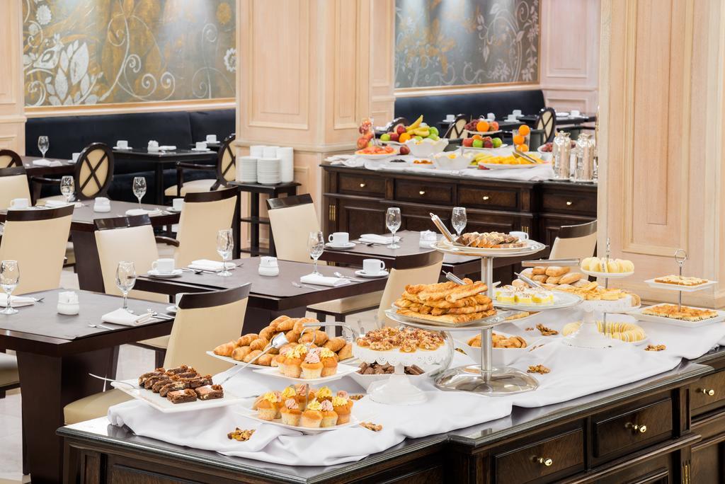 فندق ديبلوماتيك ميندوزا المظهر الخارجي الصورة A buffet at a hotel